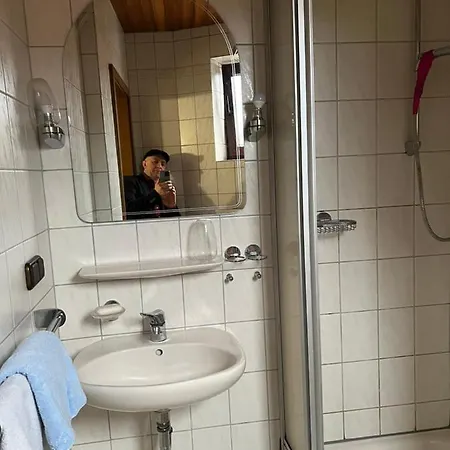 Doppelzimmer Nr 4 *