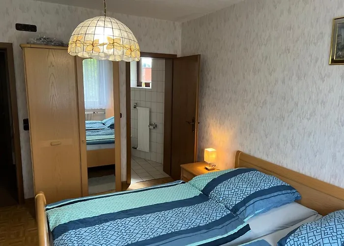 Doppelzimmer Nr 4 Habitación en casa particular Freiensteinau